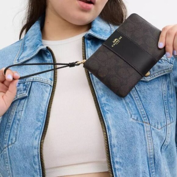 Coach Corner Zip Wristlet In Signature Canvas With Stripe - Picture 2 of 4